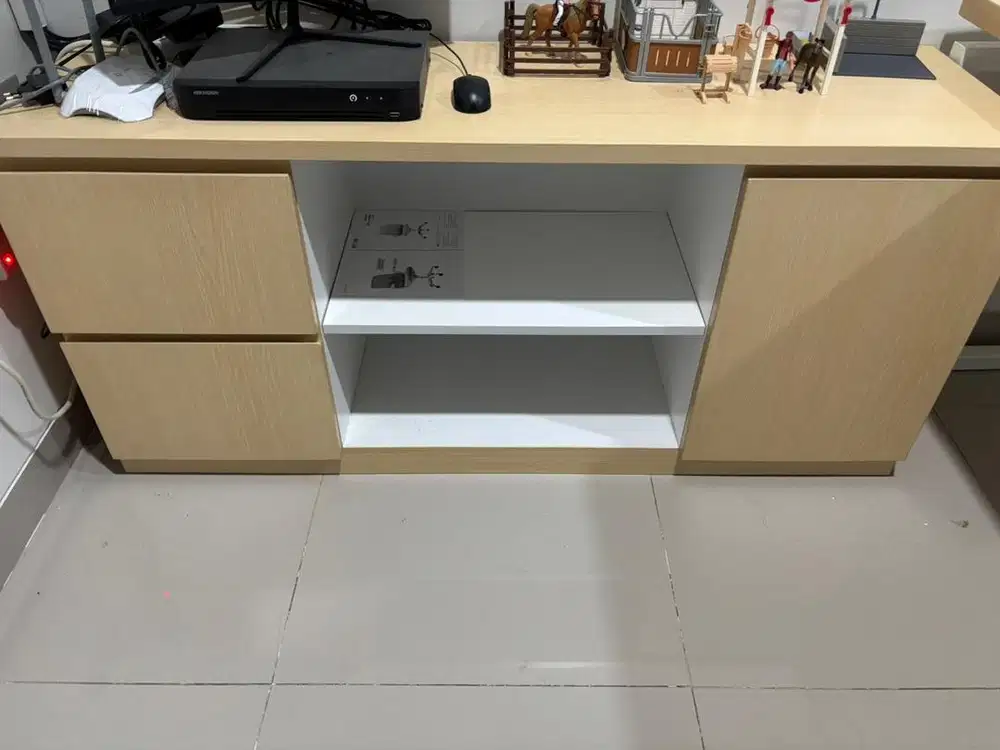 FAST SALE - Meja TV minimalis