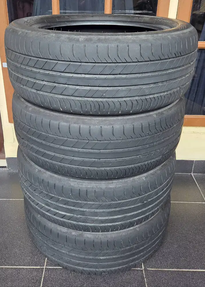 Ban Dunlop 225/50 R18 SPORT MAXX 060 NIK 2025 copotan Xforce like New