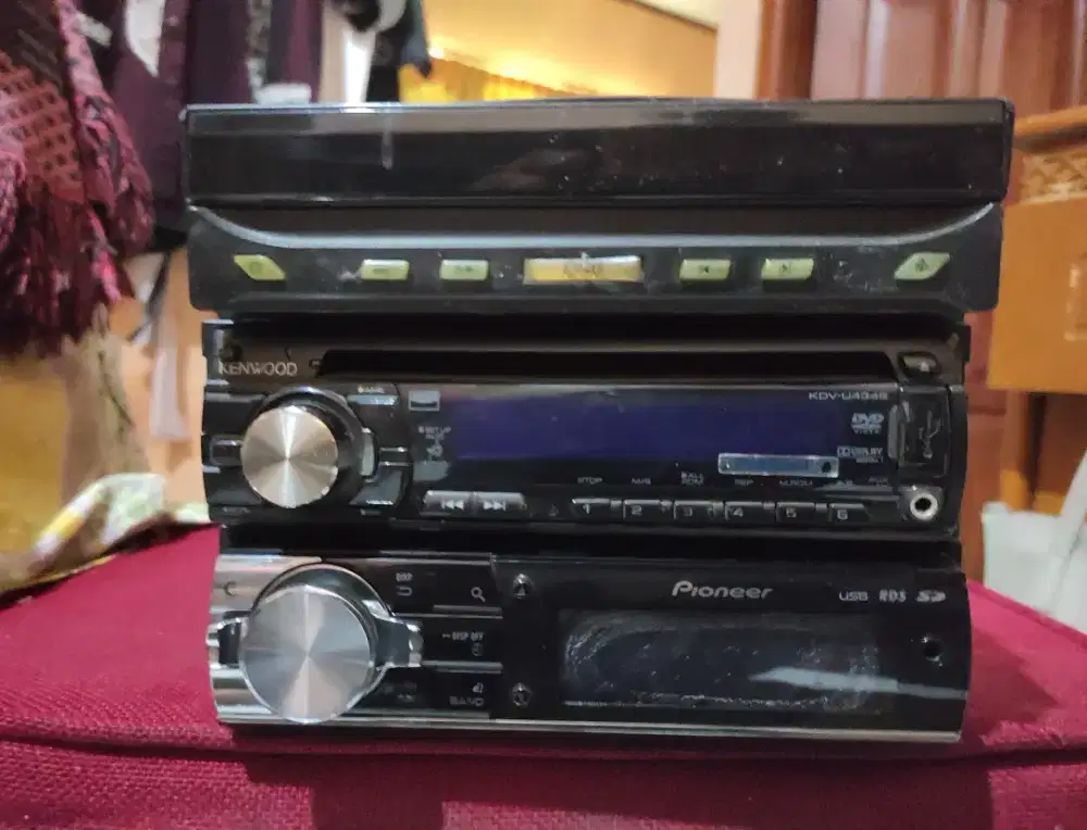 Tape mobil kenwood dan tv lipat fleksibel