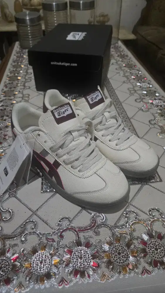 Sepatu casual Onitsuka Tiger Stripes