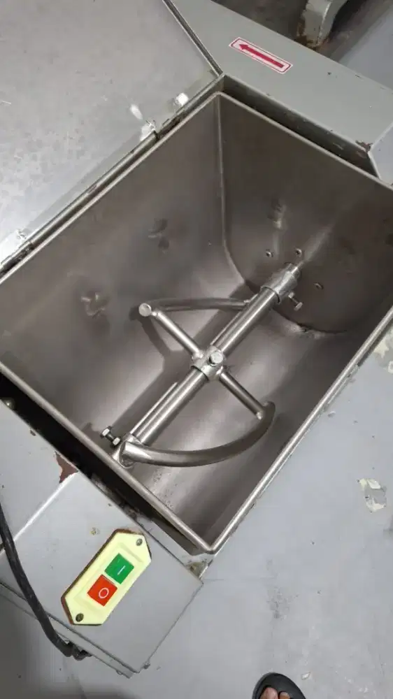 Mixer utk mencampur adonan