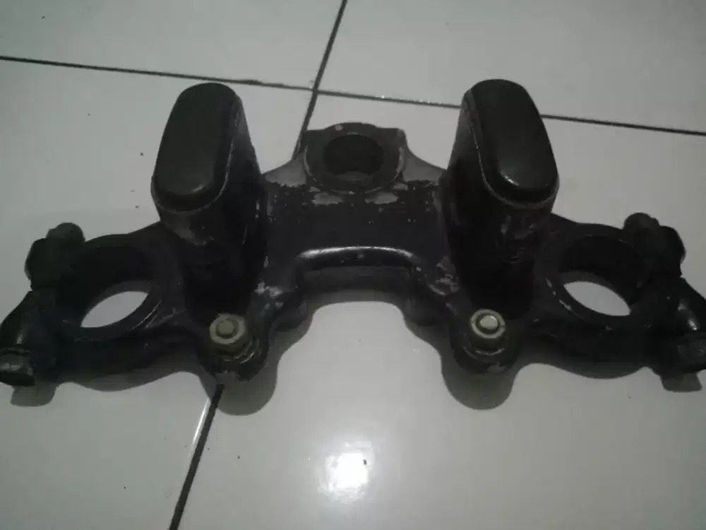 Dudukan segitiga stang RXZ