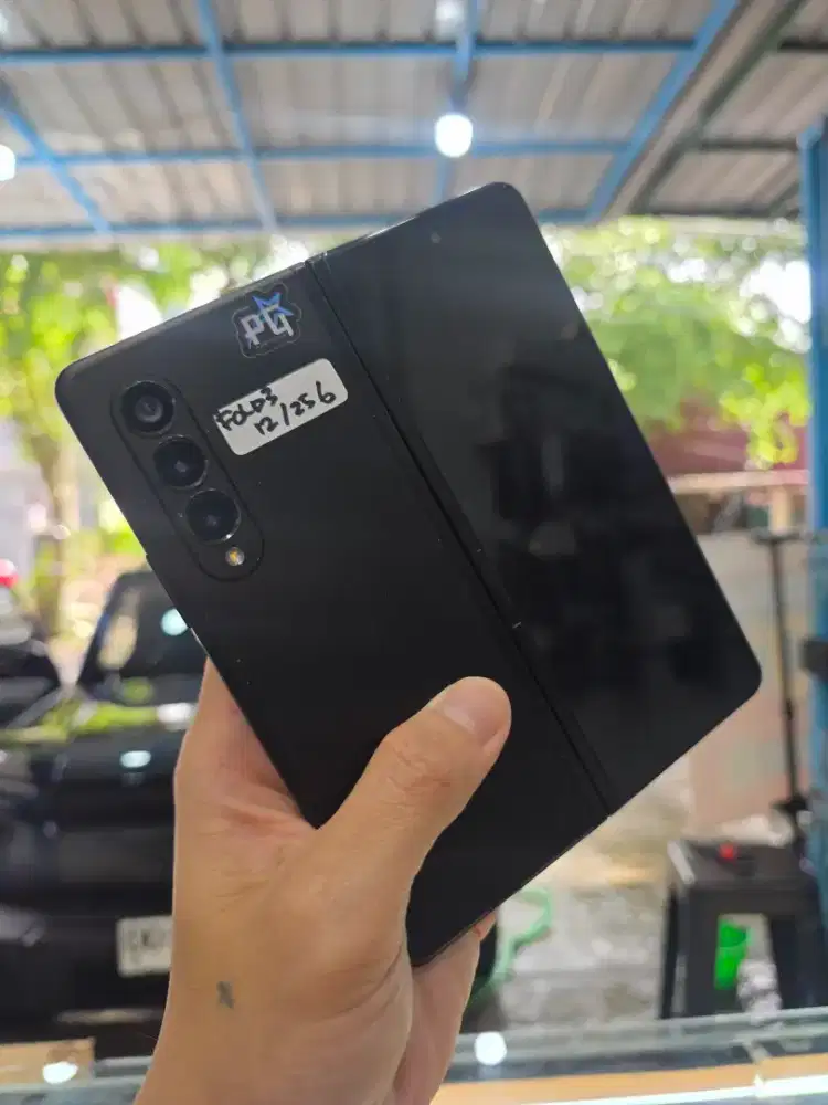 Samsung fold 3 512 ada titik pada layar depan kecil