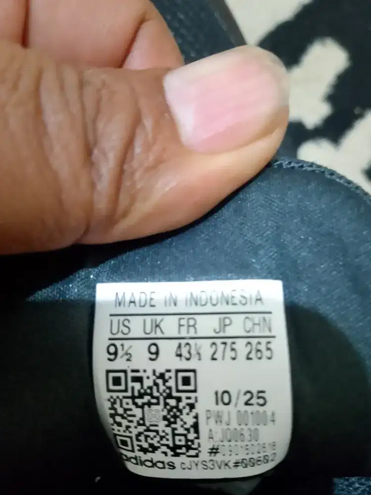 Sepatu Running Adidas