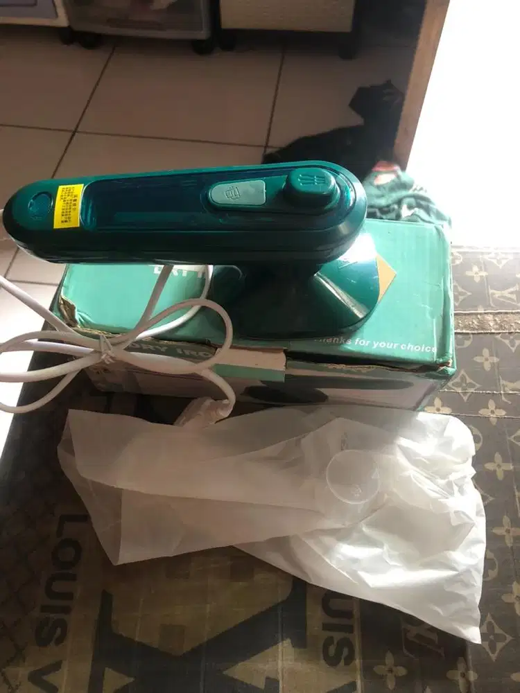Setrika uap mini portable