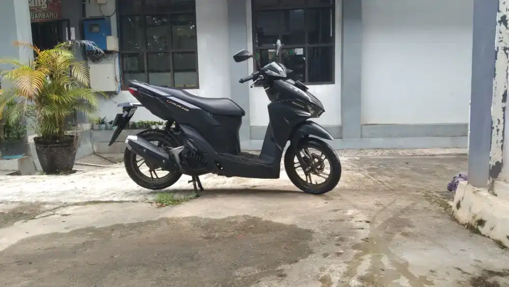 Vario CBS - ISS Hitam
