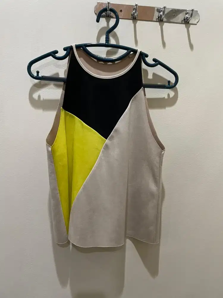 Sleeveless Top/Atasan ZARA