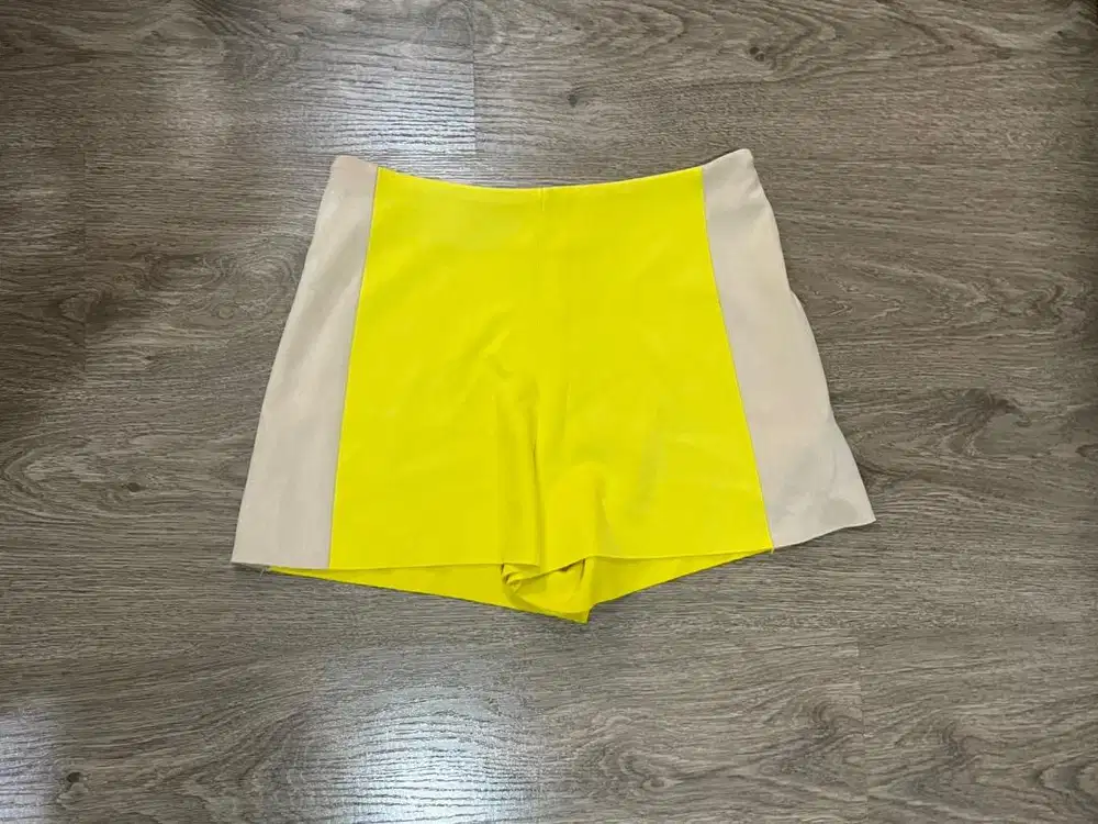 Celana Pendek/ Short Kuning ZARA