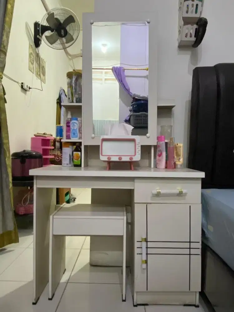 Meja Rias Jual Cepat