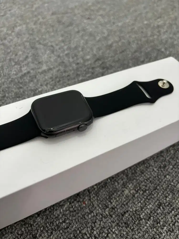 Apple Watch SE 44mm S Grey Fullset Semua Normal Jual Murah BJM