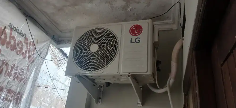 Dijual alat jualan ,perabotan ,1set kakamar tidur ,helm dll .