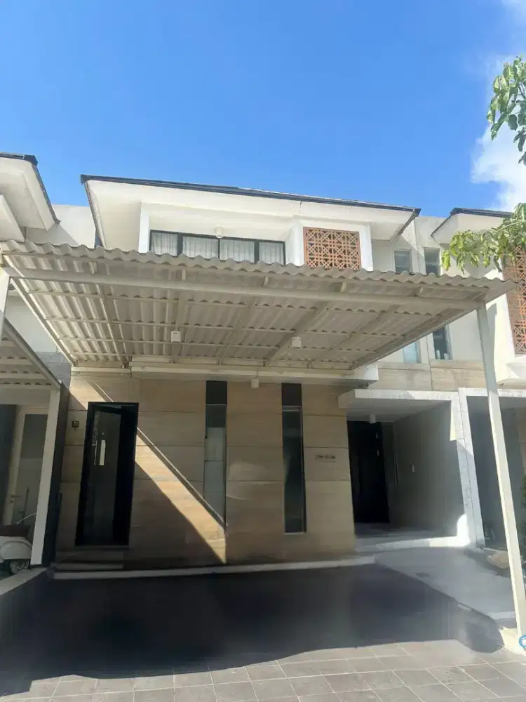 Dijual Rumah Mewah siap huni Pelican Hill dekat Pakuwon Mall Murah