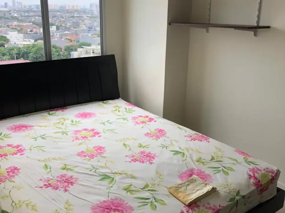 disewa apartemen green lake sunter,2kamar,furnished,siap huni,luas 42,view kolam renang dan danau,hoek