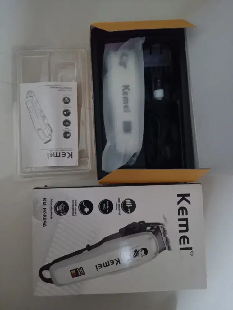 Hair Clipper Kemei untuk Pangkas Rambut, Kumis dan Jenggot.