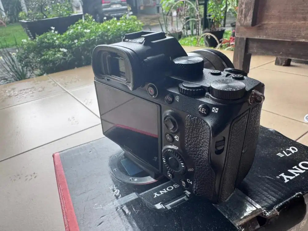 JUAL CEPAT: KAMERA SONY A7Iii + LENSA MACRO F30