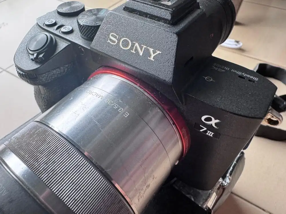 JUAL CEPAT: KAMERA SONY A7Iii + LENSA MACRO F30