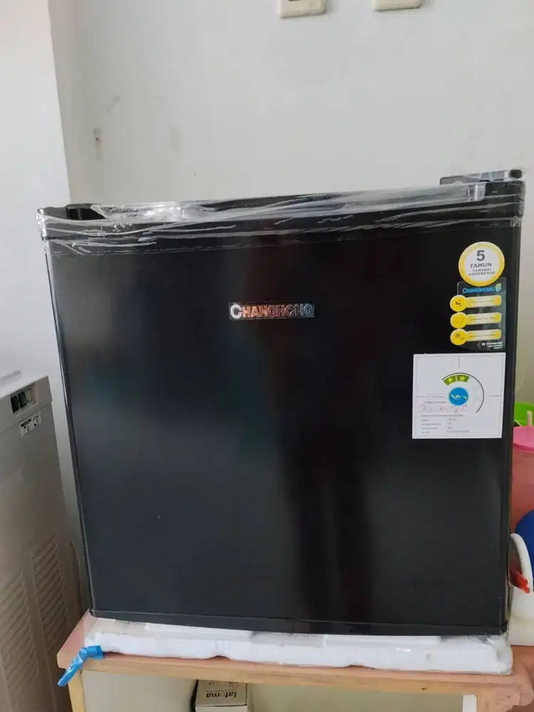 Kulkas merk changhong, normal, seperti baru