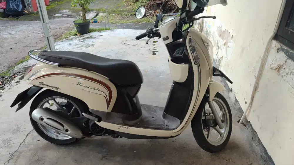 Scoopy 2015 warna krem