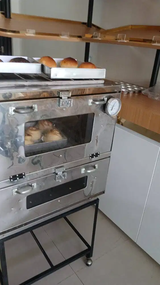 Oven gas 2pintu , atas bawah.