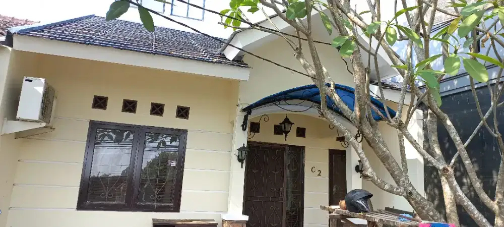 Di kontrakan rumah