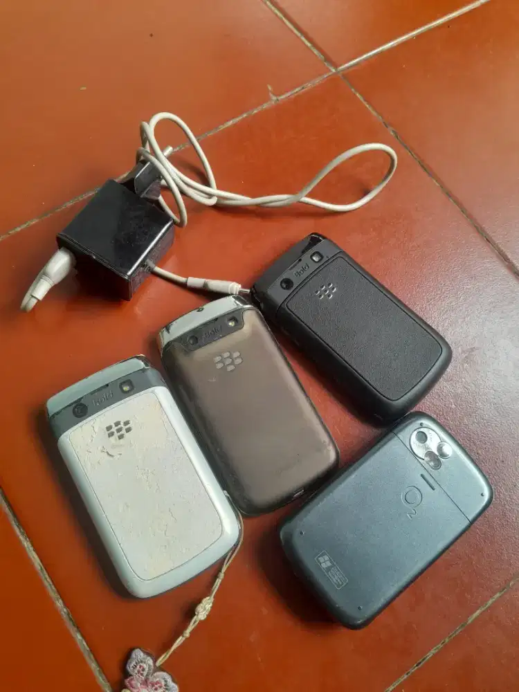 Aksesoris jual hp blackberry masih normal