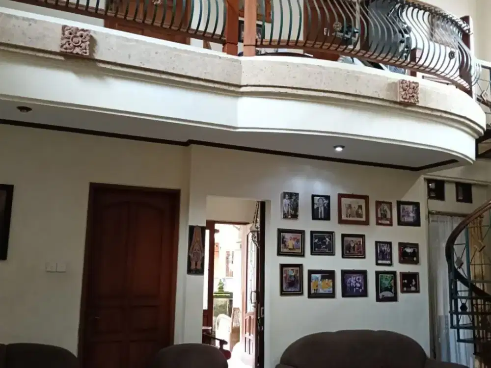 Di jual rumah lantai 2 Lokasi di tukad petanu Sidakarya Denpasar selatan