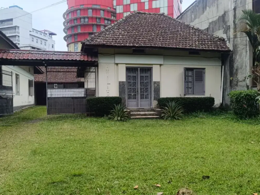 Dijual Rumah Hitung Tanah Lokasi Strategis di Mainroad Sayap Dago Bandung