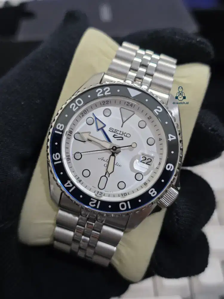 Seiko 5 GMT SSK033K1