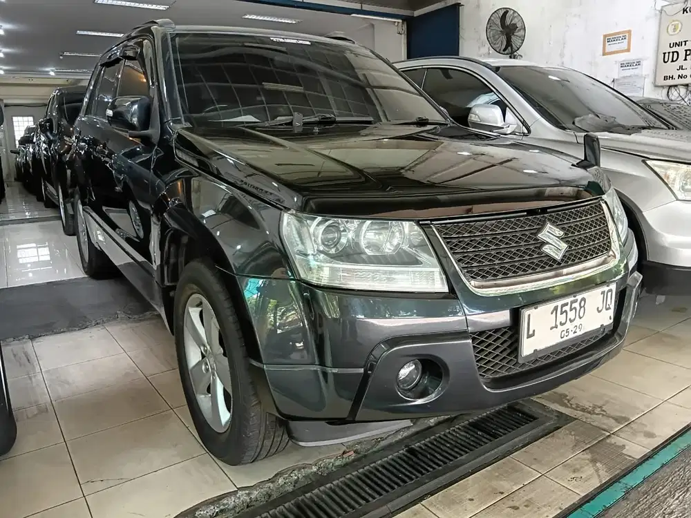 Suzuki Grand vitara Automatic Hitam