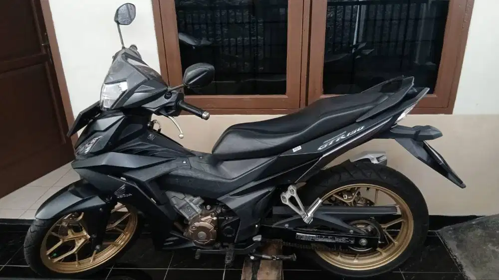 HONDA SUPRA GTR 150 CC HITAM TAHUN 2018 BAGUS