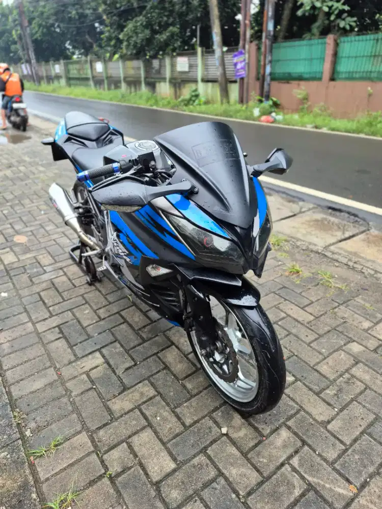 Dijual Kawasaki Ninja 250 FI tahun 2015 pajak hidup