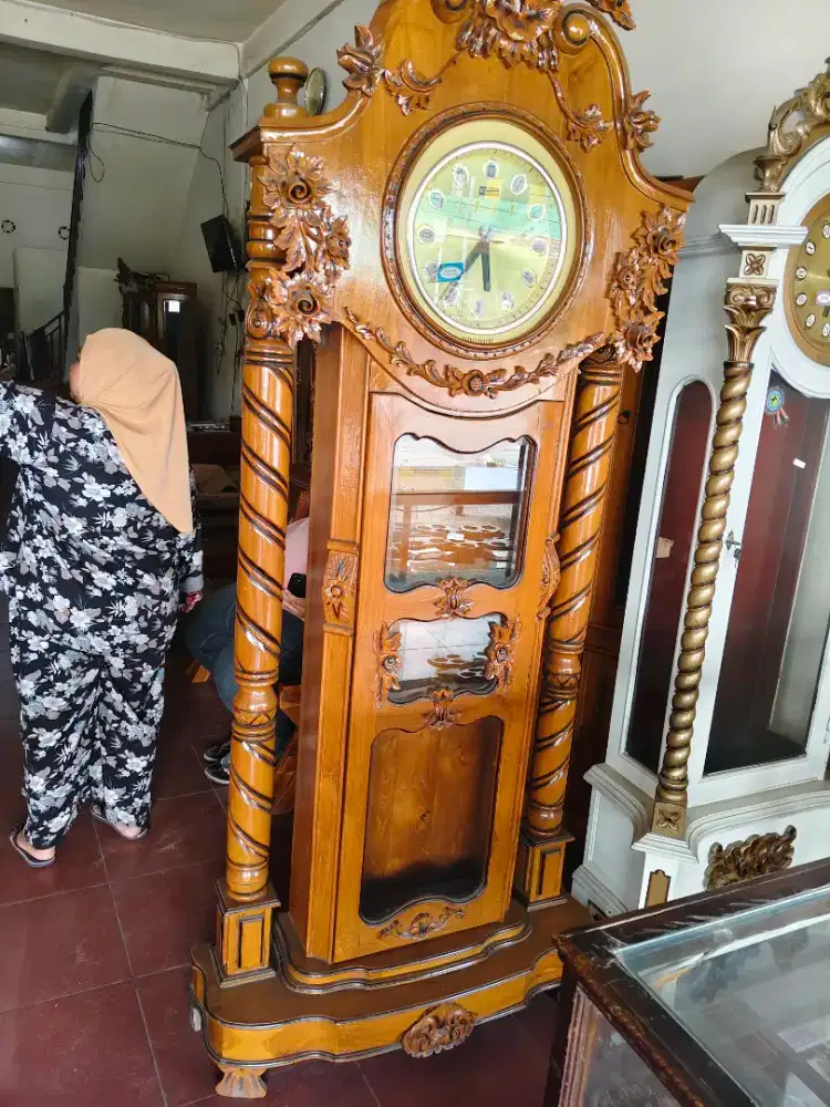 Lemari Jam Hias Kayu Jati