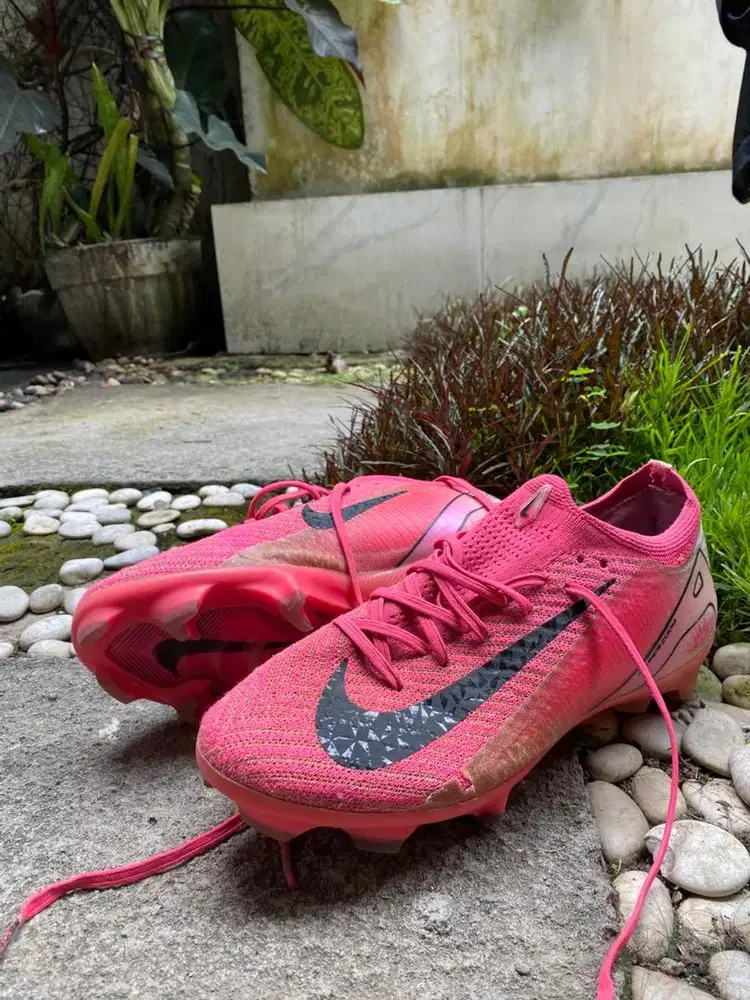 Sepatu bola nike
