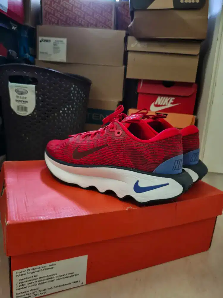 Nike Motiva red