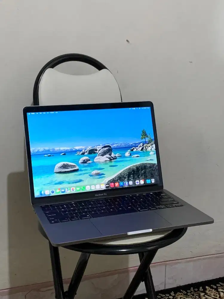 MacBook Pro 2022 M2 13 inch 8/256 8Core-10GPU