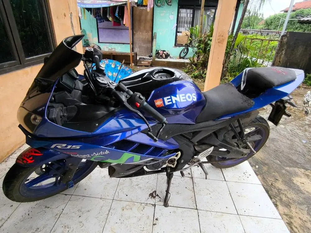 R15 V2 2016 biru