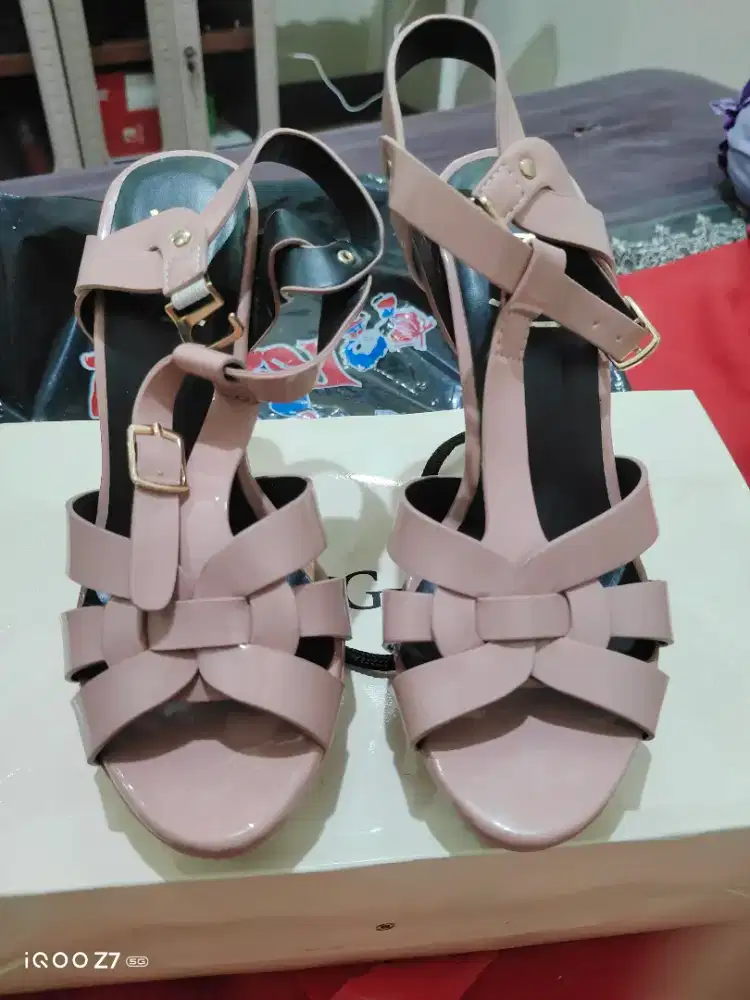 High heels warna pink