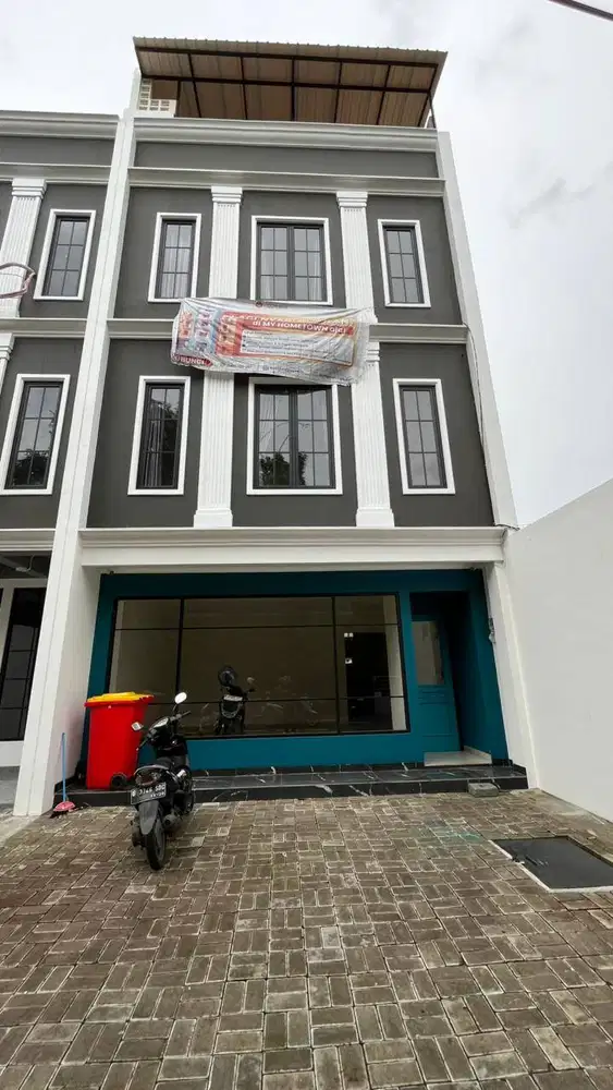 Disewakan Ruangan Komersil, Jatipadang, Parkiran Luas, Siap Usaha!