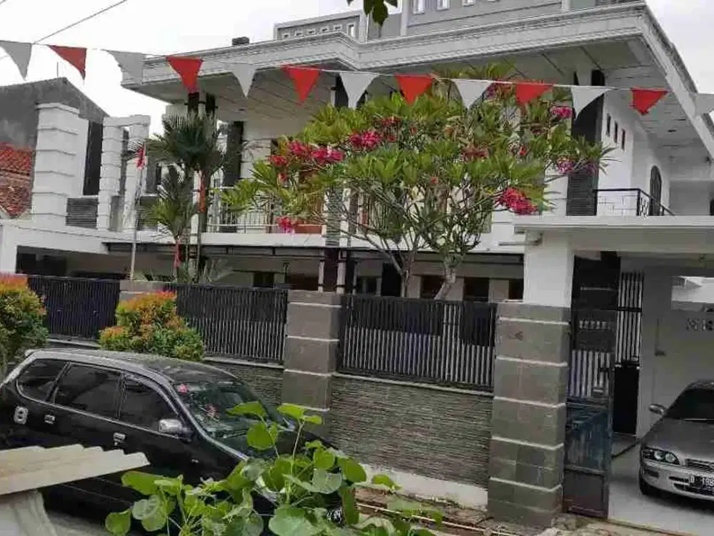 Disewakan rumah 2 lt Di Meruya Selatan lt 430 m2 lb 650 m2 ada 6 kt 5 km semi furniture, siap huni. cocok untuk keluarga besar. Ayo survei yuk!