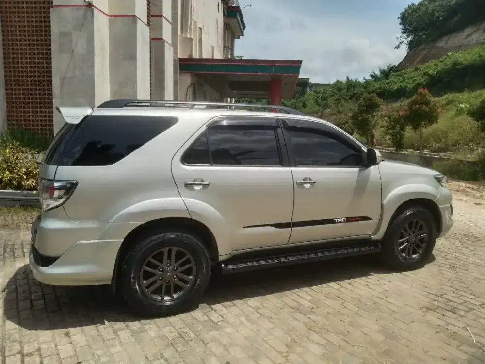 TOYOTA FORTUNER TRD BENSIN 2013