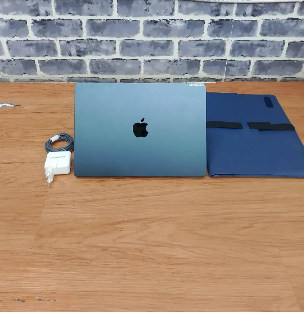 Macbook Air Retina 13 2022, Garansi 2Bulan