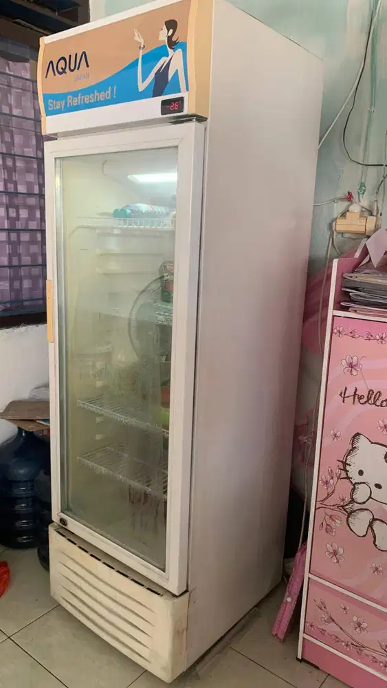 Showcase Aqua Mulus Kondisi Dingin