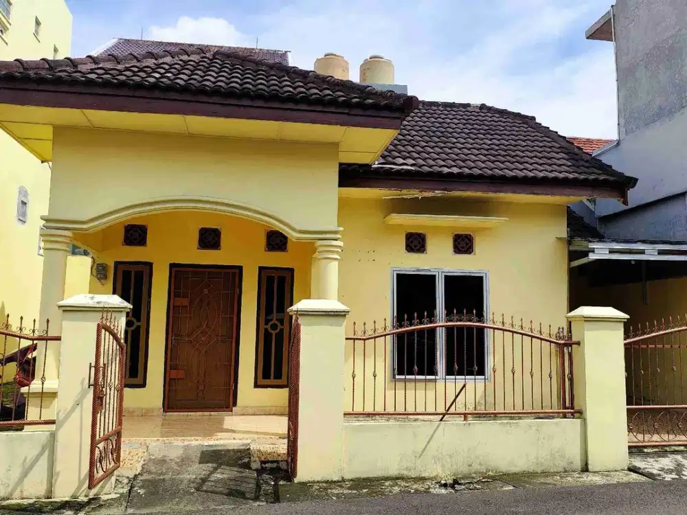 Disewakan Rumah dalam komplek Jalan Demang Lebar Daun Palembang