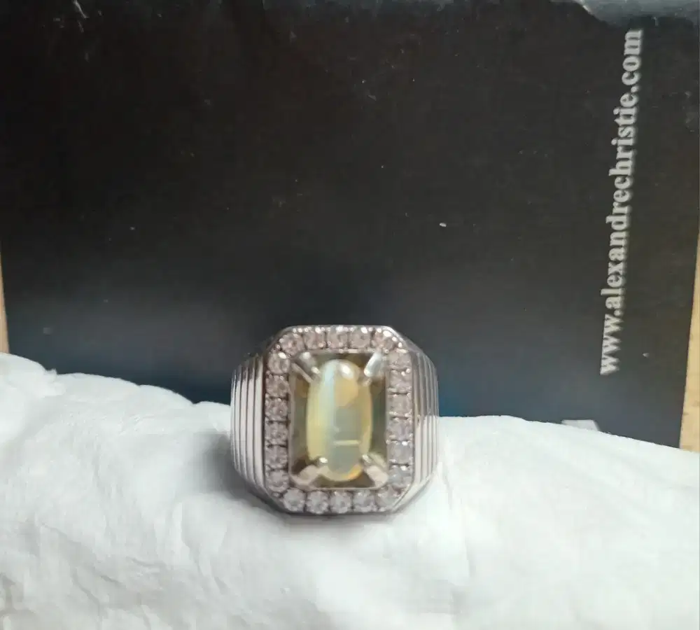 Batu permata cateyes