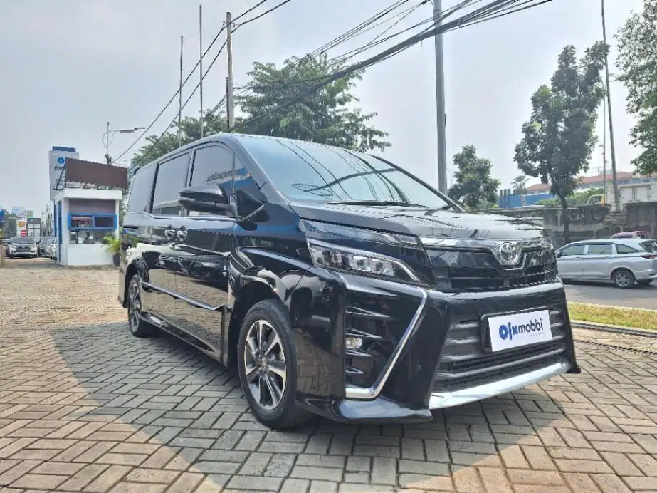 DP MURAH Toyota Voxy 2.0 Bensin-AT 2019 CBRAB