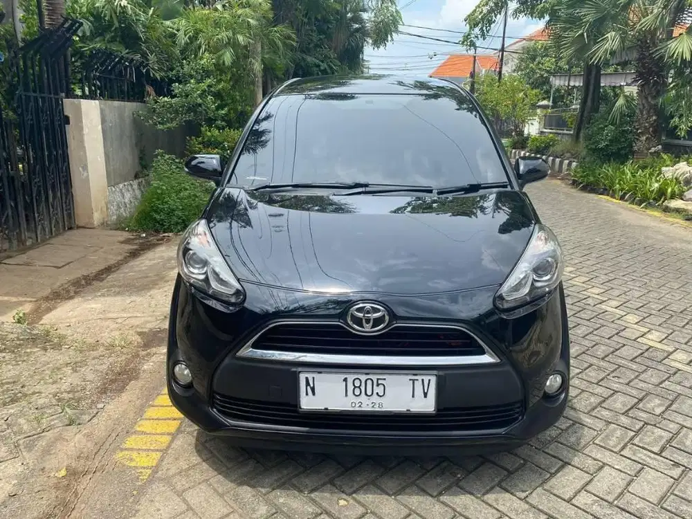 Toyota Sienta 1.5 V Bensin Matic/At 2017 Kondisi  Super Istimewa