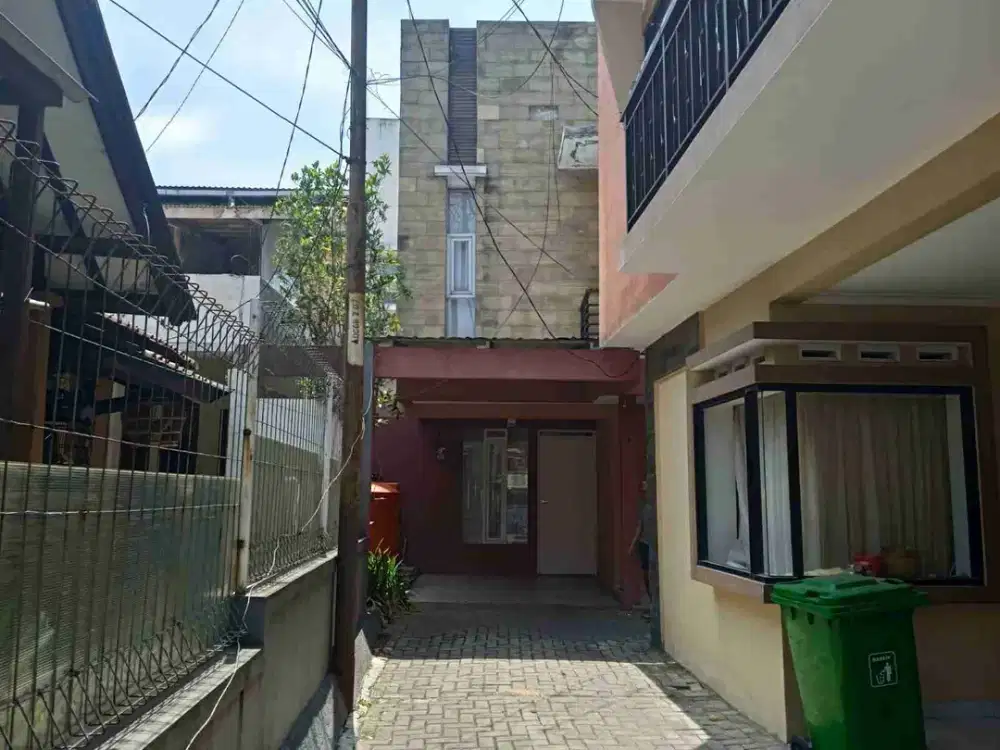 Disewakan Rumah 3 Lantai Siap Huni di Gegerkalong