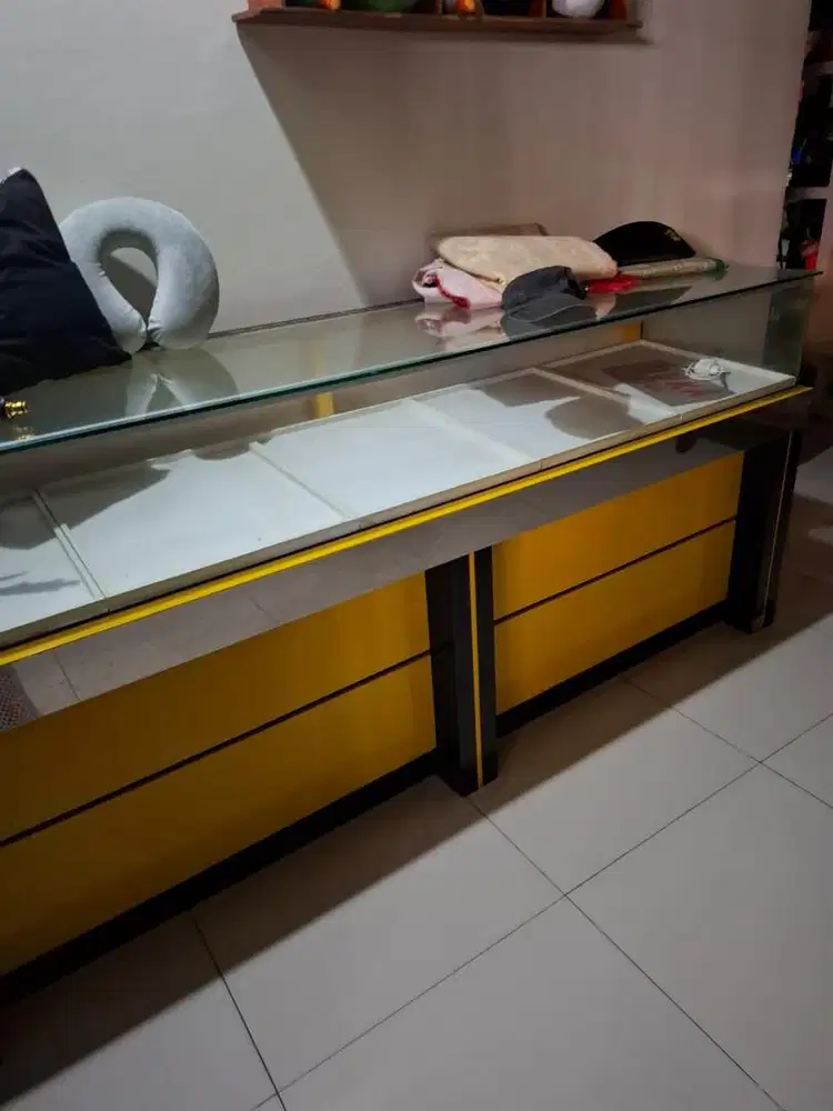 Lemari showcase hp/vapoor 2m