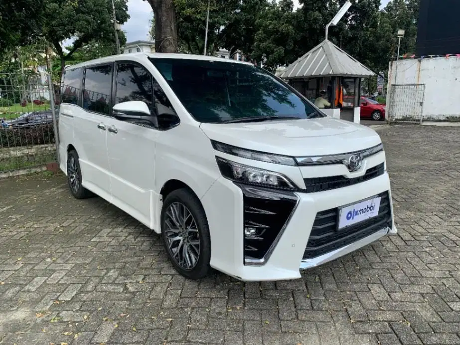 DP MURAH Toyota Voxy 2.0 Bensin-AT 2018  CBYIB