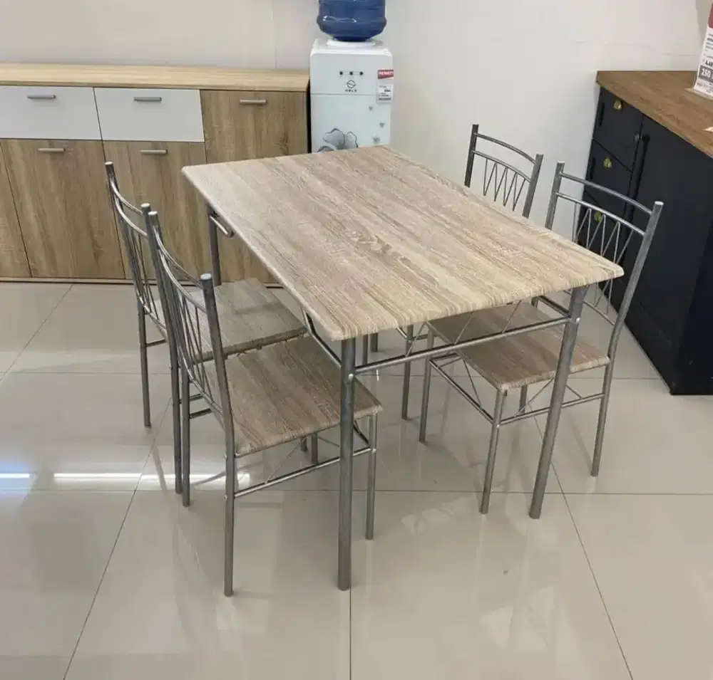 Set Meja Makan Harold